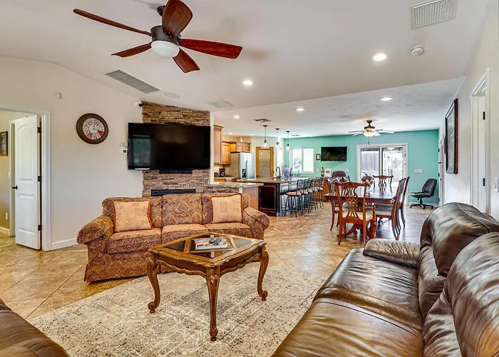 2 Casitas! Luxe Group Getaway, 3 Mi To Havasu * Lake Havasu City
