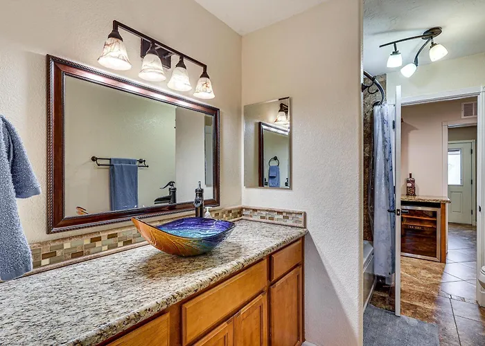 2 Casitas! Luxe Group Getaway, 3 Mi To Havasu Lake Havasu City