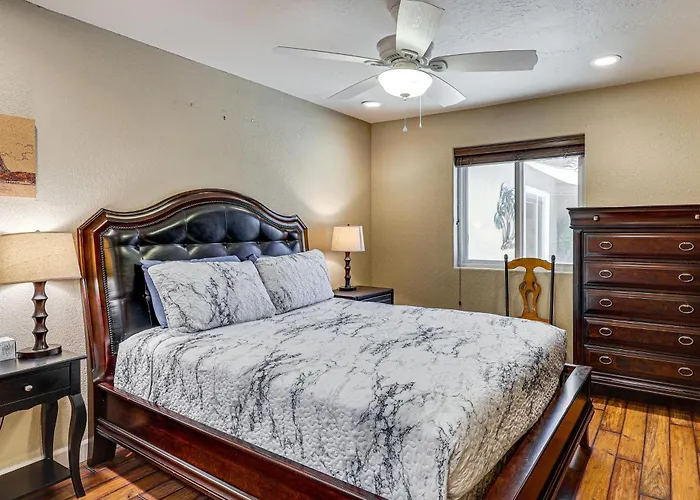 2 Casitas! Luxe Group Getaway, 3 Mi To Havasu *